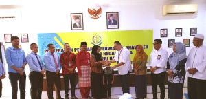 Kajari Natuna Penyerahan Dokumen Perwalian Anak kepada Wali Asuh