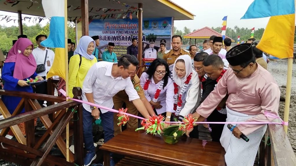 Cen Sui Lan Anggota Komisi V DPR RI Dapil Kepri meresmikan Wisata Hutan Mangrove Desa Batu Gajah