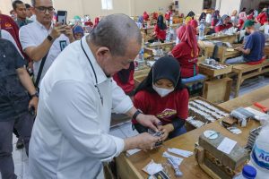 Berdampak Serius Terhadap IHT di Jatim, Ketua DPD RI Soroti Kenaikan Cukai 10 persen