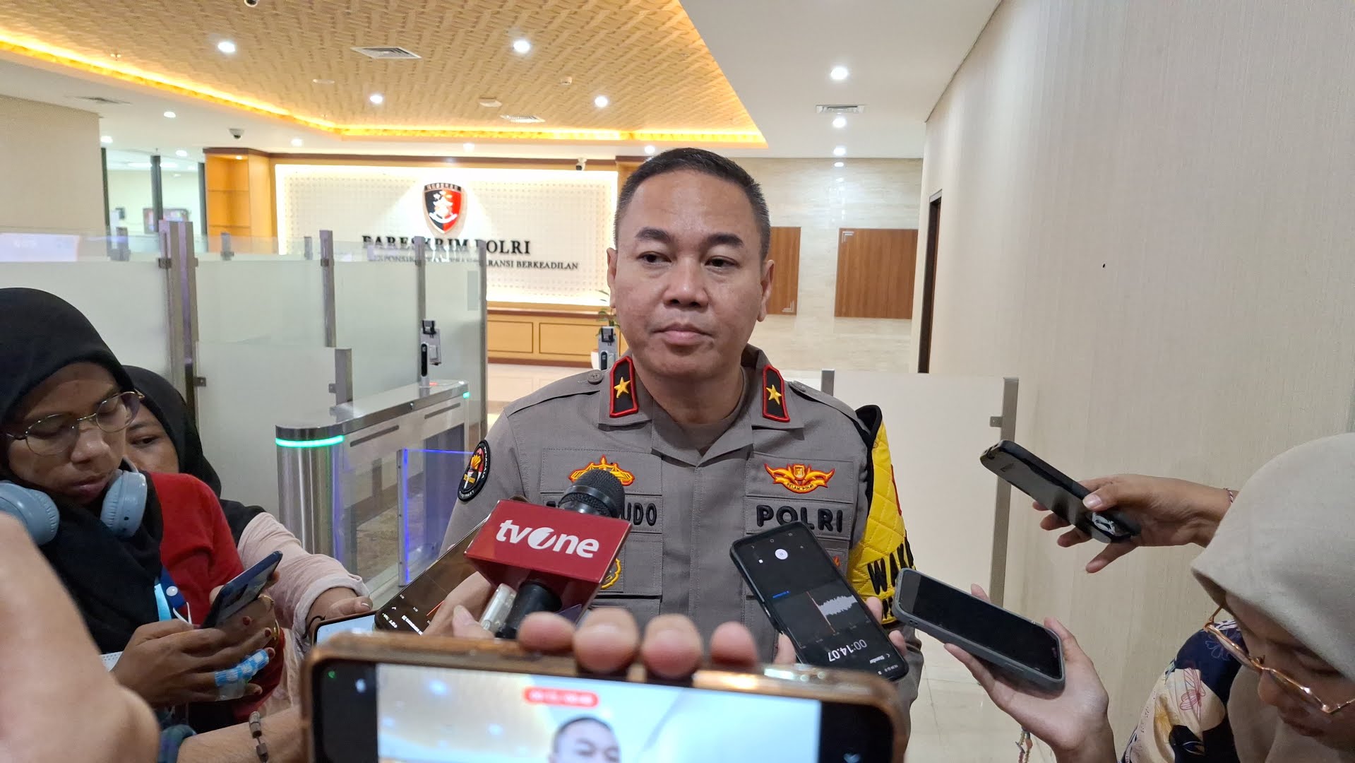 Karo Penmas Divisi Humas Polri, Brigjen Pol Trunoyudo Wisnu Andiko saat memberikan keterangan pers.