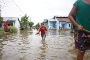 PT Kilang Pertamina Internasional Salurkan Sembako Warga Terdampak Banjir