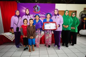 Ketum IKKT PWA Kunjungi Sekolah Darurat Kartini Ibu Kembar