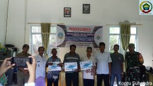 Koptu Suhendra Dampingi Kades Liuk Salurkan BLT Tahap 1 Tahun 2024