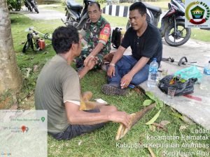 Sertu M Hadi Terus Lakukan Komsos, Kali Ini Desa Teluk Siantan Disambanginya Sunting