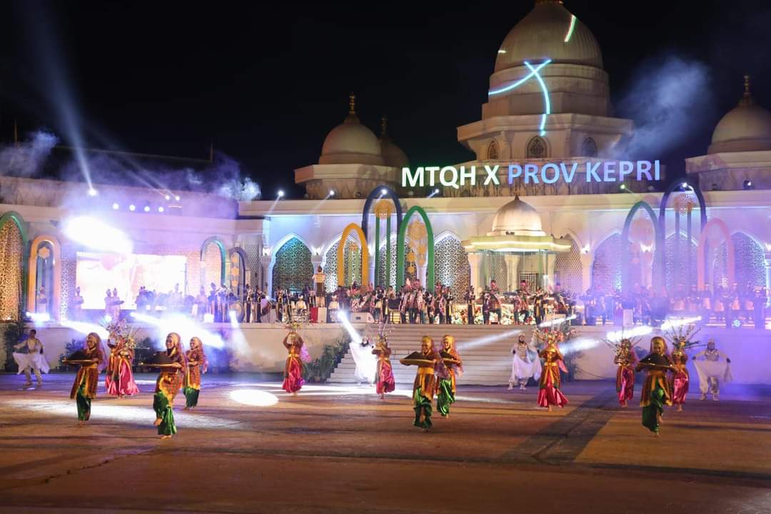 Malam pembukaan Musabaqah Tilawatil Qur'an dan hadits (MTQH) X tingkat Provinsi Kepri di Kota Batam