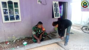 Serda Julius Komsos Dengan Mengunjungi Rumah Warga Air Sena