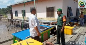 Jalankan Tupoksi Babinsa, Serda Julius Komsos di Desa Air Sena