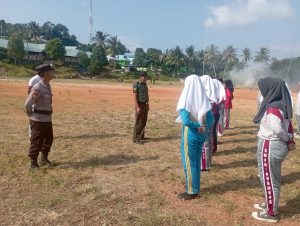 Sertu M Hadi Berikan Materi PBB Dasar Kepada Paskibraka Kecamatan Siantan Tengah