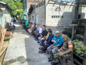 Praka Robi Chirul Melayat ke Rumah Duka Korban KM Samarinda di Teluk Sunting