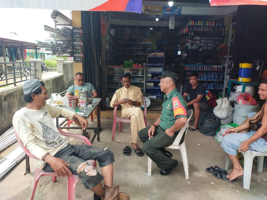Hadir Di Tengah Masyarakat, Serda Fadhlin Komsos di Desa Putik