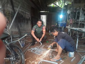 Babinsa Dekat Dengan Warga, Praka Robi Kunjungi Desa Mubur