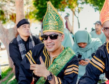 Pemuda Minang Ijal Pora ikut Pawai Budaya