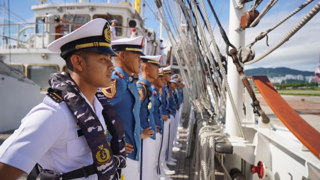 KRI Bima Suci melanjutkan pelayaran bersejarahnya dalam misi diplomasi