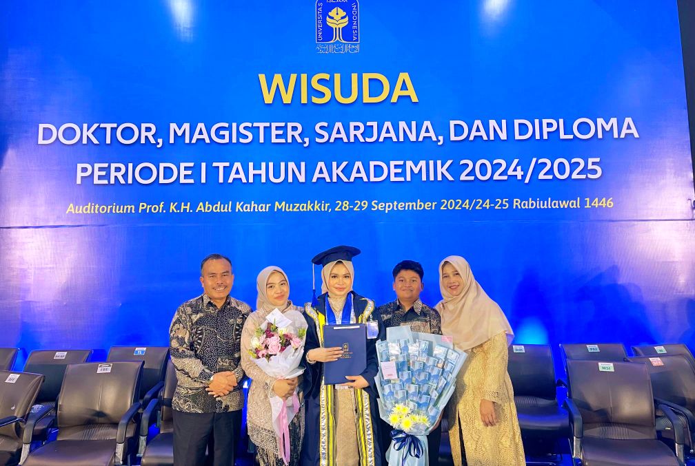 Reni Rahmawati, ST., MT bersama kedua orang tua tercinta
