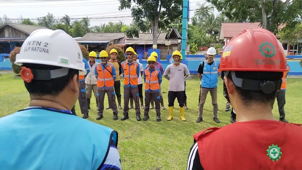 Radiman, Sang Penjaga Arus Listrik Natuna, Menjaga Terang di Tengah Rimbunnya Pohon