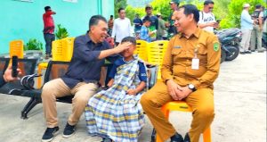 Senyum Bahagia Anak-anak Serasan Warnai Kunjungan Bupati Wan Sis di Acara Sunatan Massal