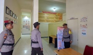 Kapolsek Bunguran Timur Tingkatkan Keamanan Sambangin Kantor Bawaslu Natuna