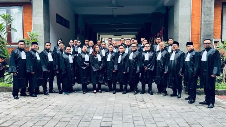 Advokat yang tergabung dalam Persaudaraan Advokatindo Nusantara (Peradi Nusantara) dari berbagai daerah di Indonesia, telah diambil sumpah dan janji sebagai Advokat/Pengacara