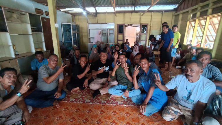 Calon Bupati Natuna nomor urut 2, Wan Siswandi, melanjutkan strategi penguatan tim pemenangannya di wilayah Kelarik. Dalam pertemuan yang digelar bersama tim WS-RH pada Selasa, 1 Oktober 2024