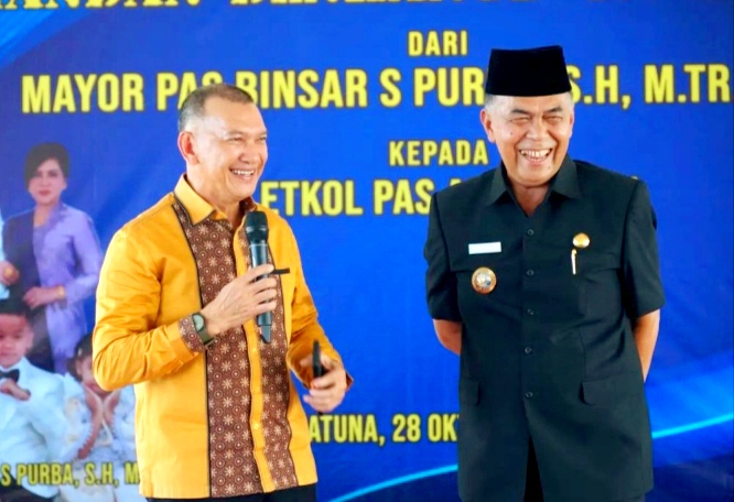 Wan Siswandi dan Rodhial Huda muncul sebagai oase. Keduanya bagaikan dua sisi mata uang yang tak terpisahkan