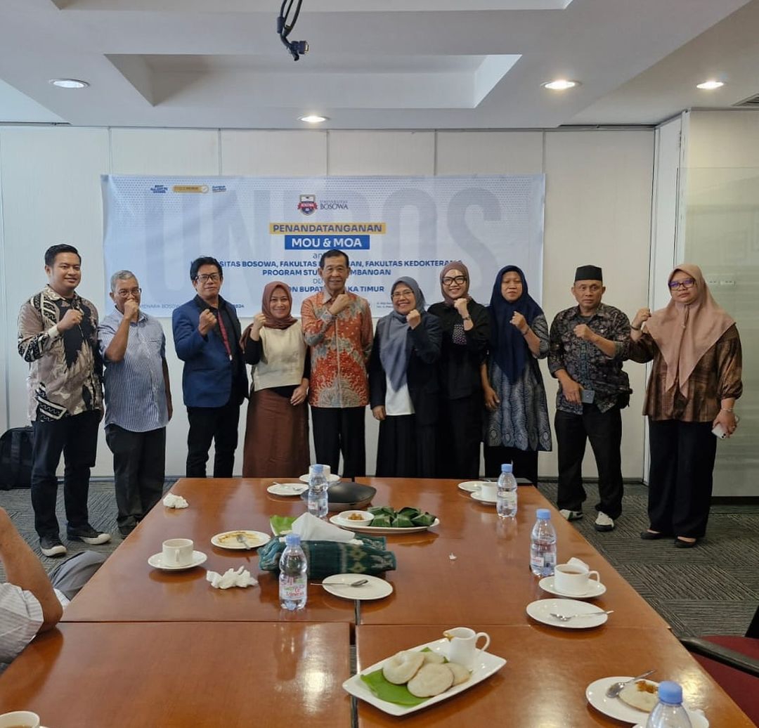 Galeri Foto 1 penandatanganan Memorandum of Understanding (MoU) bersama Wakilnya, Suhaemi Nasir, dengan Universitas Bosowa