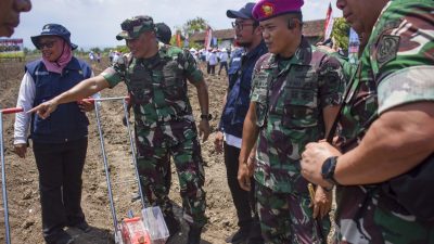 Komandan Brigif 2 Marinir Hadiri Peluncuran Gugus Tugas Polri untuk Ketahanan Pangan Nasional