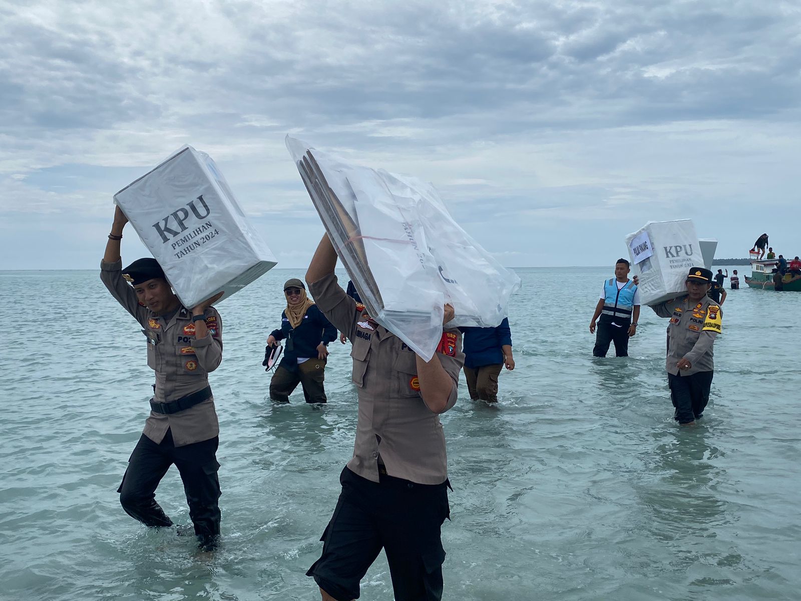 Logistik pilkada Natuna