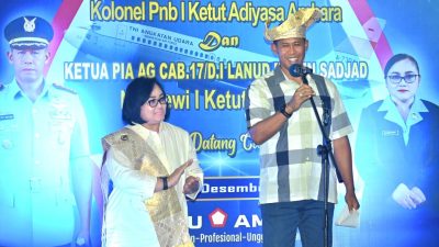 Komandan Lanud Raden Sadjad (RSA) Natuna, Kolonel Pnb I Ketut Adiyasa Ambara, bersama Ketua PIA Ardhya Garini Cabang 17/D.I Lanud RSA, Ny. Dewi I Ketut Adiyasa, menyelenggarakan acara Refresment