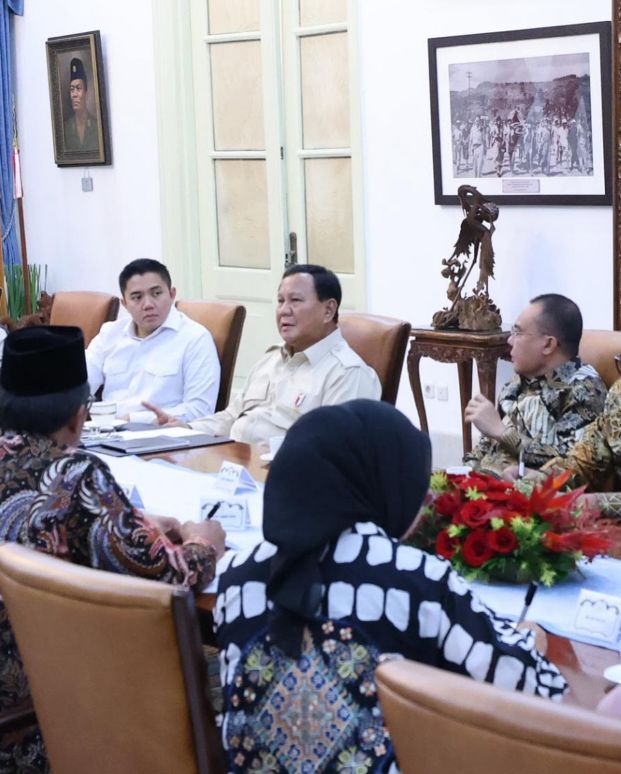 Wakil Ketua DPR Sufmi Dasco Ahmad mendampingi Tim Panitia Kerja (Panja) Biaya Haji Komisi VIII DPR RI dalam pertemuan dengan Presiden Prabowo Subianto di Istana Negara.