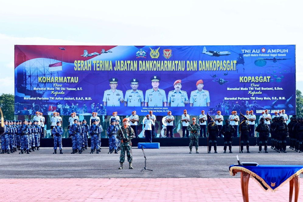 Kepala Staf Angkatan Udara (Kasau) Marsekal TNI M. Tonny Harjono hadir untuk memimpin acara serah terima jabatan