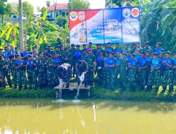 Kolaborasi Prajurit KRI Jajaran Koarmada III Dan Batalyon Howitzer 3 Marinir : Dukung Ketahanan Pangan Nasional