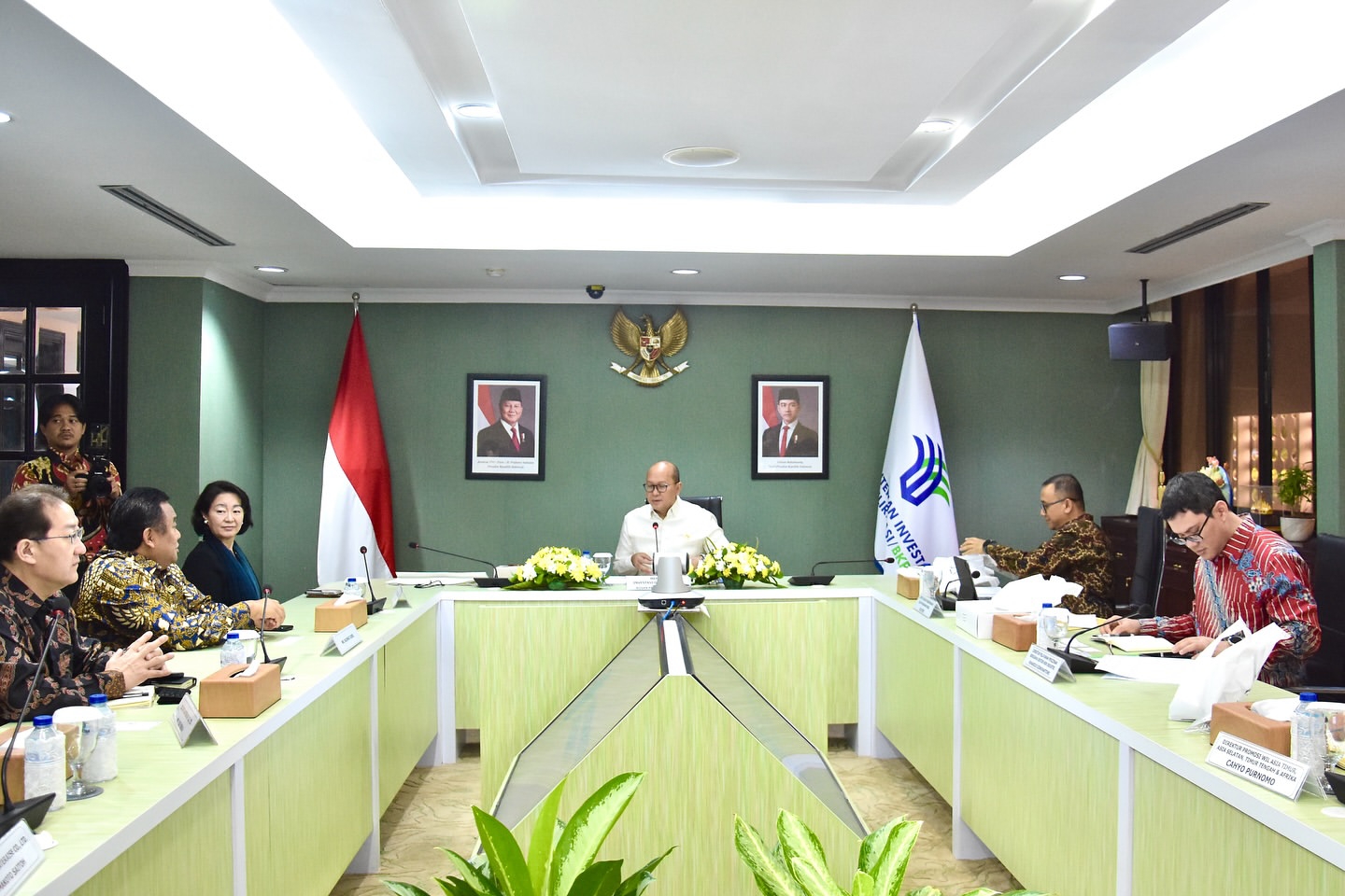 Menteri Investasi dan Hilirisasi/Kepala Badan Koordinasi Penanaman Modal (BKPM), Rosan Roeslani, usai pertemuan dengan CEO Chateraise Holdings Co Ltd, Takako Saito, foto: Instagram