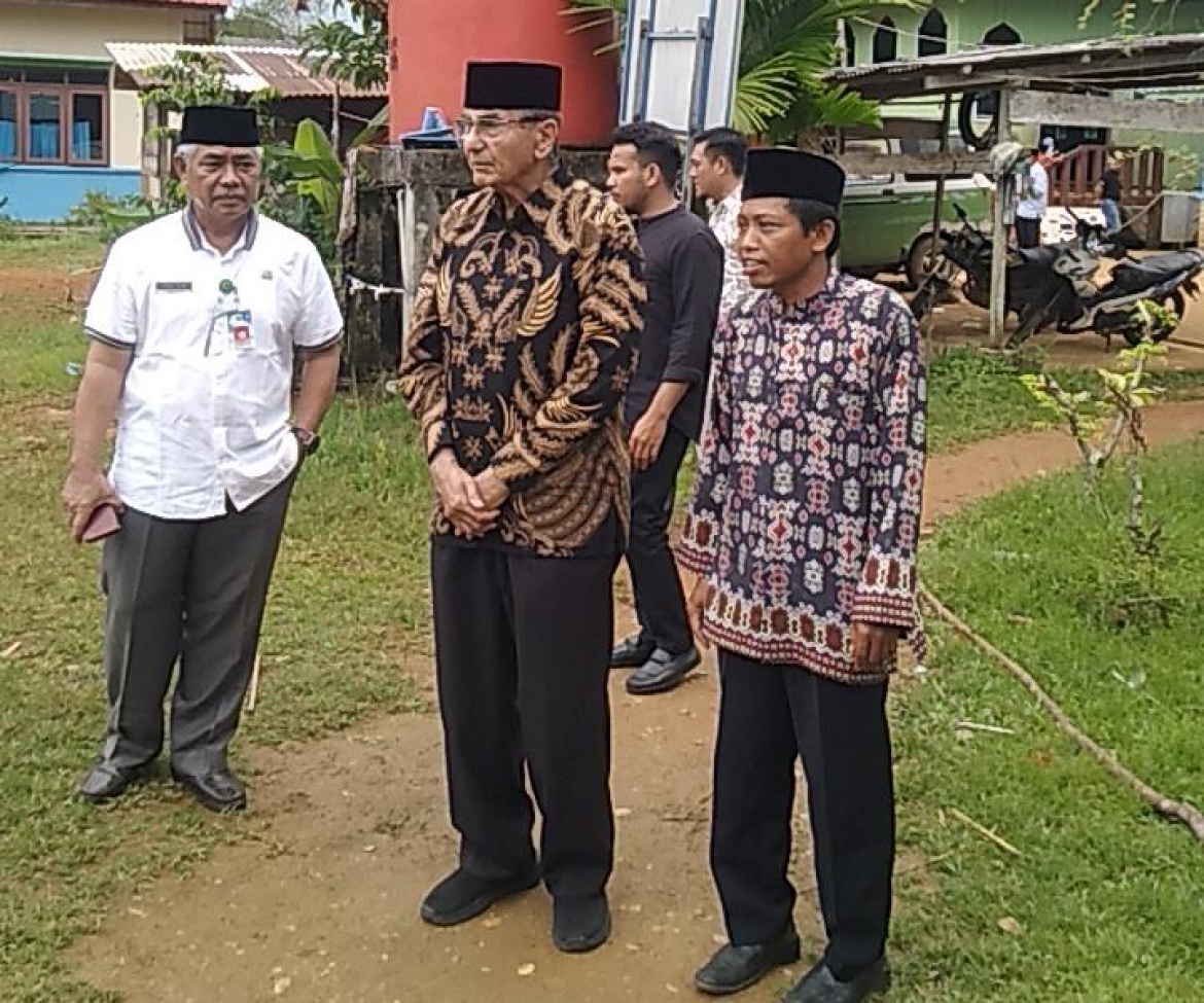 Drs. H. Ismeth Abdullah, Anggota Dewan Perwakilan Daerah Republik Indonesia (DPD RI) Periode 2024-2029, di Pondok Pesantren Hidayatullah Lingga