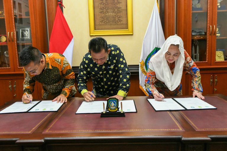 Penandatanganan perjanjian pengalihan PI yang dilakukan oleh CEO Prima Energy, Pieters Utomo, dan Direktur Utama PT PK NWN, Syahril Efendi, pada Kamis (24/4) di Gedung Daerah Kepulauan Riau, Tanjungpinang