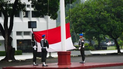Upacara Bendera 17-an yang diikuti Prajurit dan PNS TNI di lingkungan Mabes TNI, bertempat di Lapangan B3 Mabes TNI, Cilangkap, Jakarta Timur, Kamis (17/4/2025).