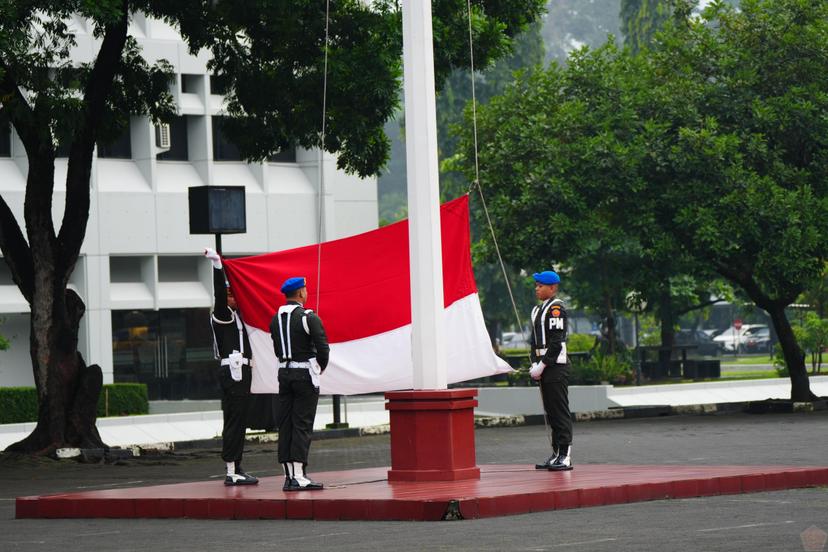 Upacara Bendera 17-an yang diikuti Prajurit dan PNS TNI di lingkungan Mabes TNI, bertempat di Lapangan B3 Mabes TNI, Cilangkap, Jakarta Timur, Kamis (17/4/2025).