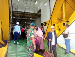 Mudik Lancar, Petugas di Natuna Sambut Pemudik dengan Senyum