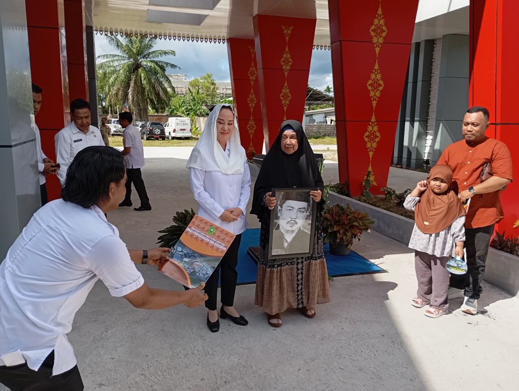 Bupati Natuna bersama istri Idrus M Tahar