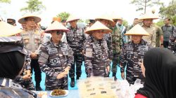 TNI AL Bagikan 1.000 Sembako dan Tanam Mangrove di Takalar, Sinergi Asta Cita Prabowo untuk Rakyat