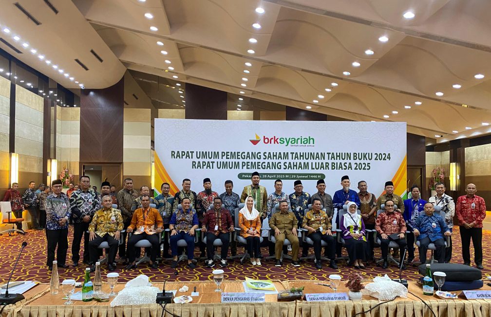 Foto bersama pejabat RUPS BRKS di Pekanbaru, Selasa (29/4/2025).  