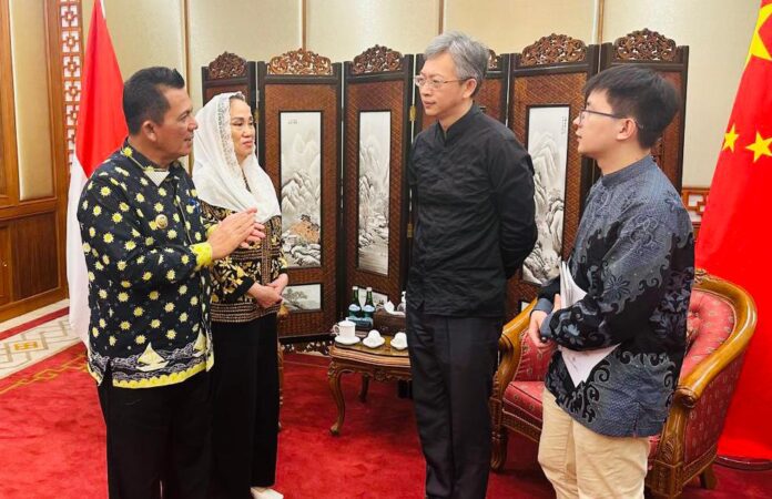Ansar Ahmad dan Cen Sui Lan audiensi dengan Duta Besar Republik Rakyat Tiongkok (RRT) untuk Indonesia, Wang Lutong di Jakarta, Rabu (26/3/2025) foto Diskominfo Kepri