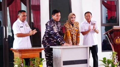 Wakil Bupati Sidoarjo, Hj. Mimik Idayana, bersama Kepala Staf Angkatan Laut (Kasal), Laksamana TNI Dr. Muhammad Ali, S.E., M.M., M.Tr.Opsla, meresmikan Gedung Panti Asuhan Laksamana Muda Mas Pardi yang berlokasi di Kecamatan Candi, Kabupaten Sidoarjo, Jumat (11/4).