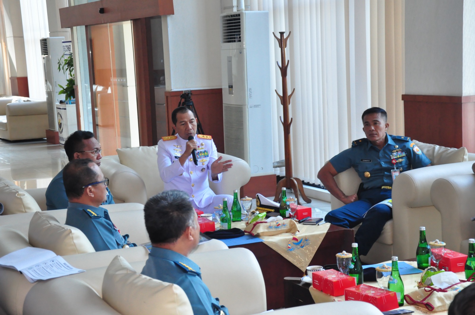 rapat persiapan yang dipimpin oleh Pangkoarmada II Laksamana Muda I Gung Putu Alit Jaya di Surabaya, Senin (21/4).