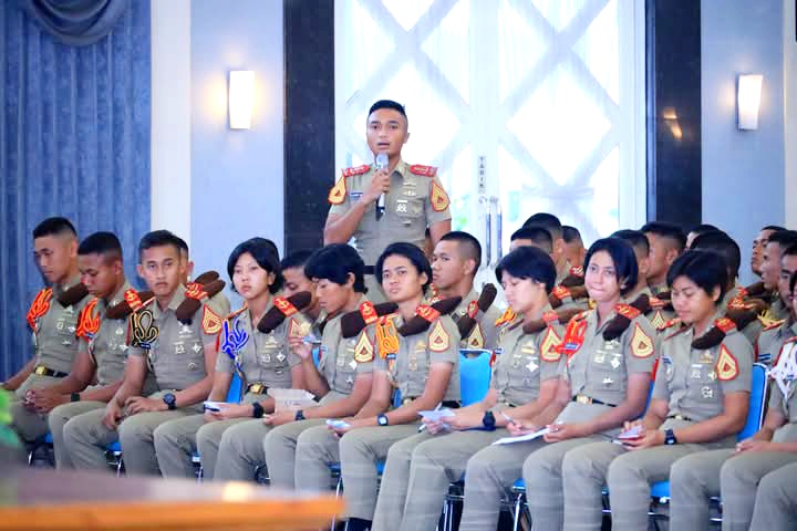 Kepala Staf TNI Angkatan Laut (Kasal) Laksamana TNI Dr. Muhammad Ali memberikan kuliah umum kepada Taruna Akademi Angkatan Laut (AAL) bertempat di Akademi Angkatan Laut, Surabaya, Jawa Timur. Jum’at (11/04).