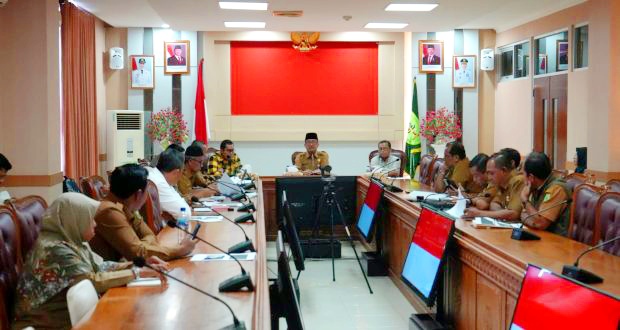 Senin, 28/04/2025, bertempat di Ruang Rapat Lantai ll, Kantor Bupati Natuna, Bukit Arai, Kecamatan Bunguran Timur, Pemerintah Daerah Kabupaten Natuna Menggelar Rapat Koordinasi Percepatan Pembentukan Koperasi Desa/Kelurahan Merah Putih.