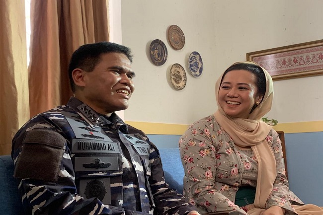 Kepala Staf Angkatan Laut (Kasal) Laksamana TNI Dr. Muhammad Ali yang didampingi oleh Ketua Umum Jalasenastri Ny. Fera Muhammad Ali
