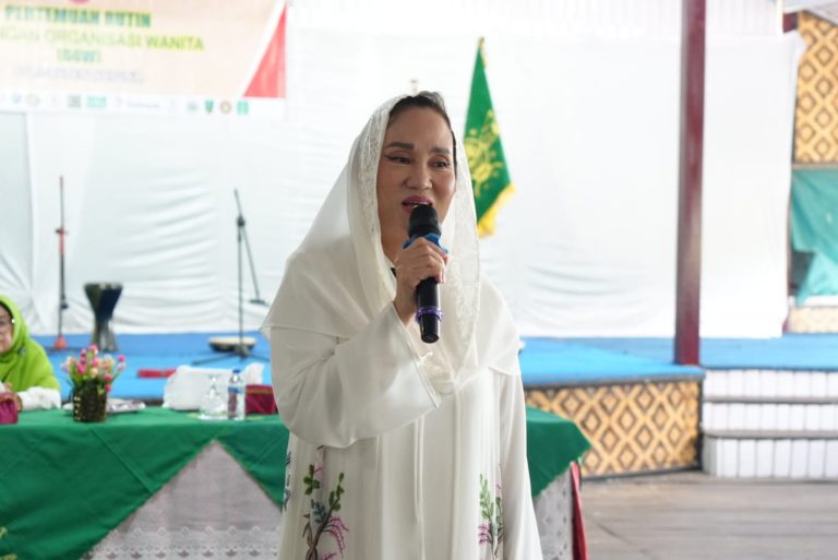 Bupati Natuna Cen Sui Lan