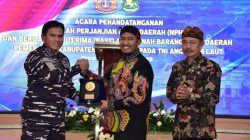 Kepala Staf Angkatan Laut (Kasal) Laksamana TNI Dr. Muhammad Ali menerima dan menyaksikan penandatanganan Naskah Perjanjian Hibah Daerah (NPHD) dan Berita Acara Serah Terima (BAST) aset tanah barang milik Pemerintah Kabupaten Sumenep yang ditandatangani Bupati Sumenep Dr. H. Achmad Fauzi Wongsojudo,