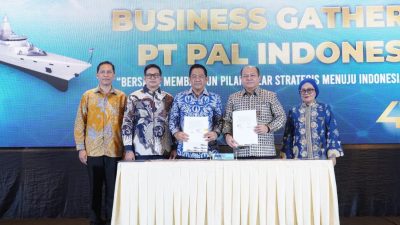 Penandatanganan MoU oleh CEO PT PAL Indonesia Dr. Kaharuddin Djenod bersama Direktur Utama PT Krakatau Steel (Persero) Muhammad Akbar Johan sumber : Corcomm Pal
