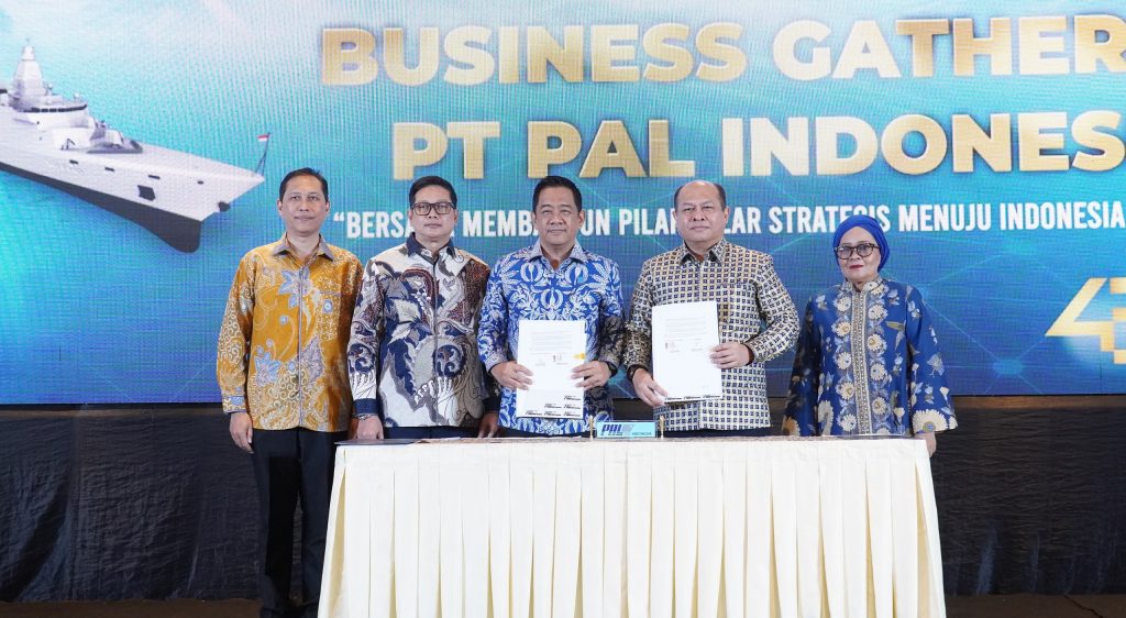 Penandatanganan MoU oleh CEO PT PAL Indonesia Dr. Kaharuddin Djenod bersama Direktur Utama PT Krakatau Steel (Persero) Muhammad Akbar Johan sumber : Corcomm Pal